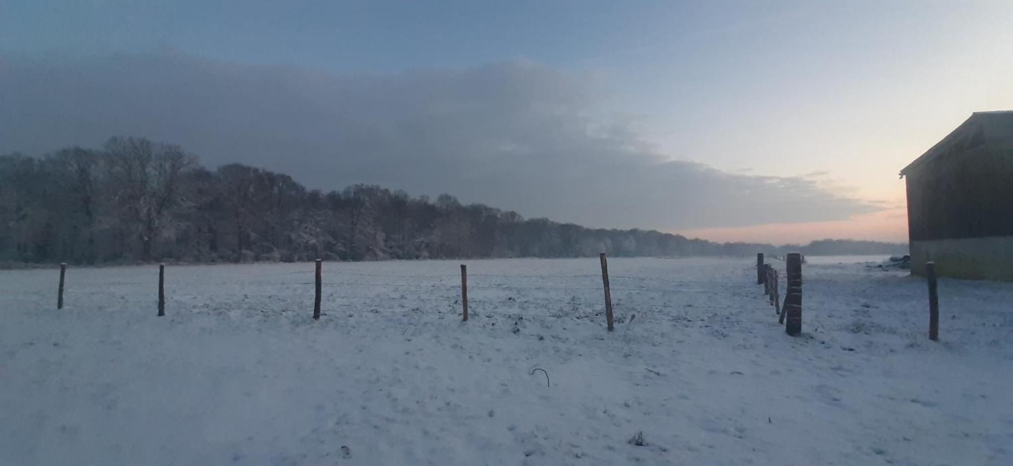 Le Thuit - F2 Plain Pied Equipe A La Ferme Farm stay *